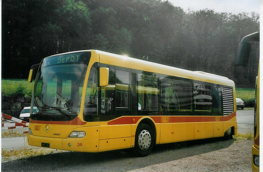 (077'516) - BLT Oberwil - Nr. 24 - Mercedes am 18. Juni 2005 in Kloten, EvoBus