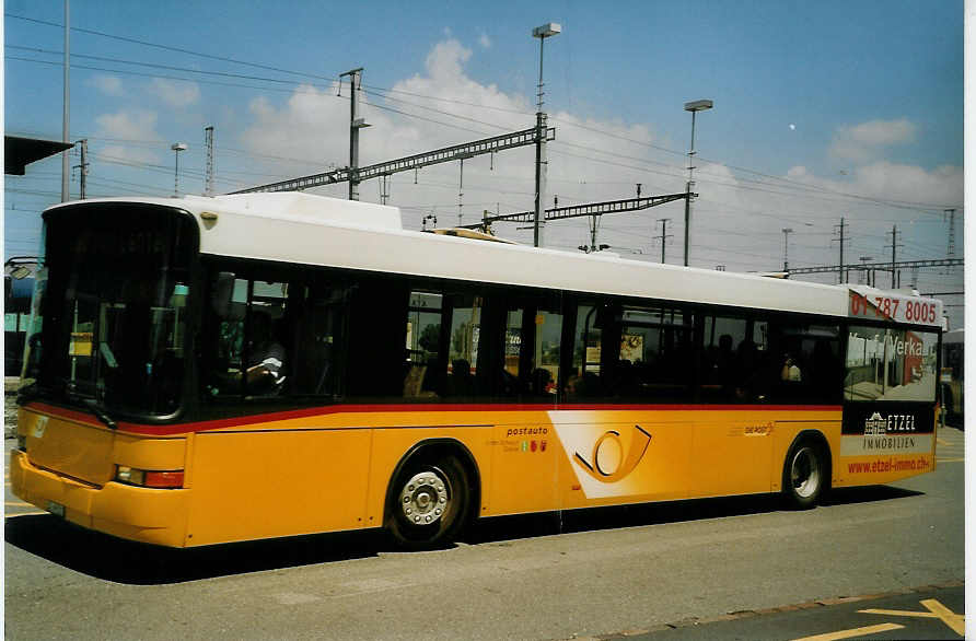 (077'721) - Schuler, Feusisberg - SZ 69'121 - Volvo/Hess am 18. Juni 2005 beim Bahnhof Pfffikon