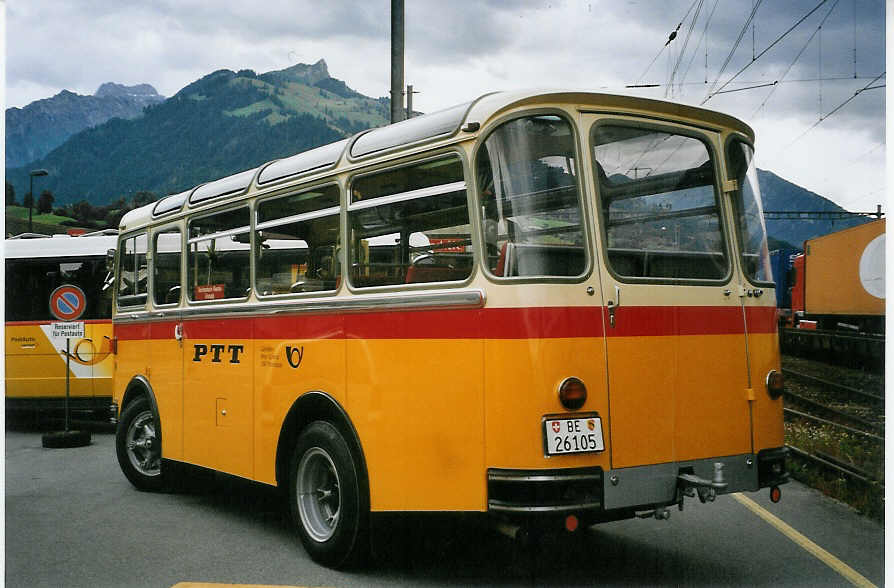 (078'128) - Schmid, Thrishaus - Nr. 9/BE 26'105 - Saurer/R&J (ex Geiger, Adelboden Nr. 9) am 25. Juni 2005 beim Bahnhof Reichenbach