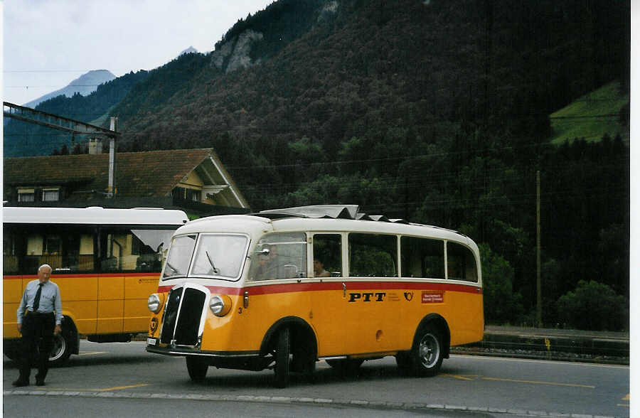 (078'131) - Schmid, Thrishaus - Nr. 3/BE 26'206 - Saurer/Gangloff (ex Geiger, Adelboden Nr. 3) am 25. Juni 2005 beim Bahnhof Reichenbach