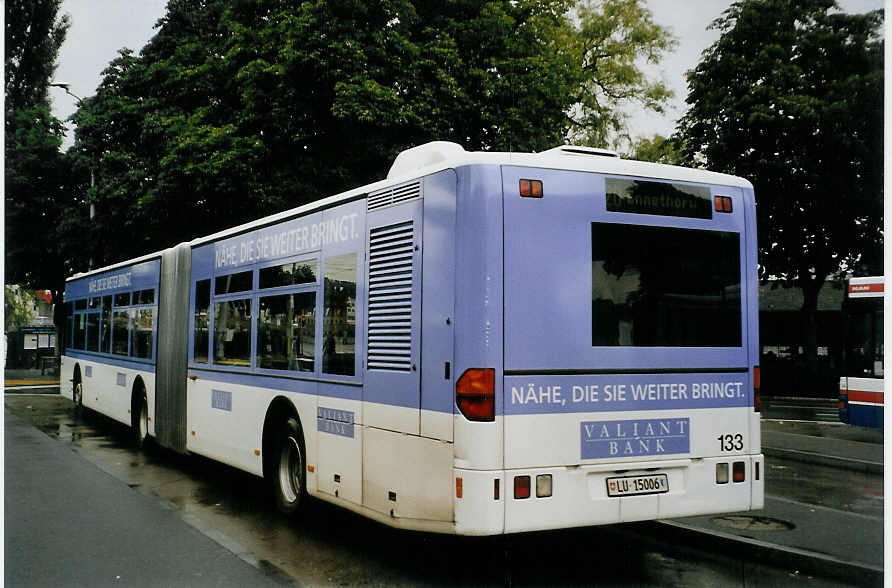 (078'434) - VBL Luzern - Nr. 133/LU 15'006 - Mercedes am 11. Juli 2005 beim Bahnhof Luzern