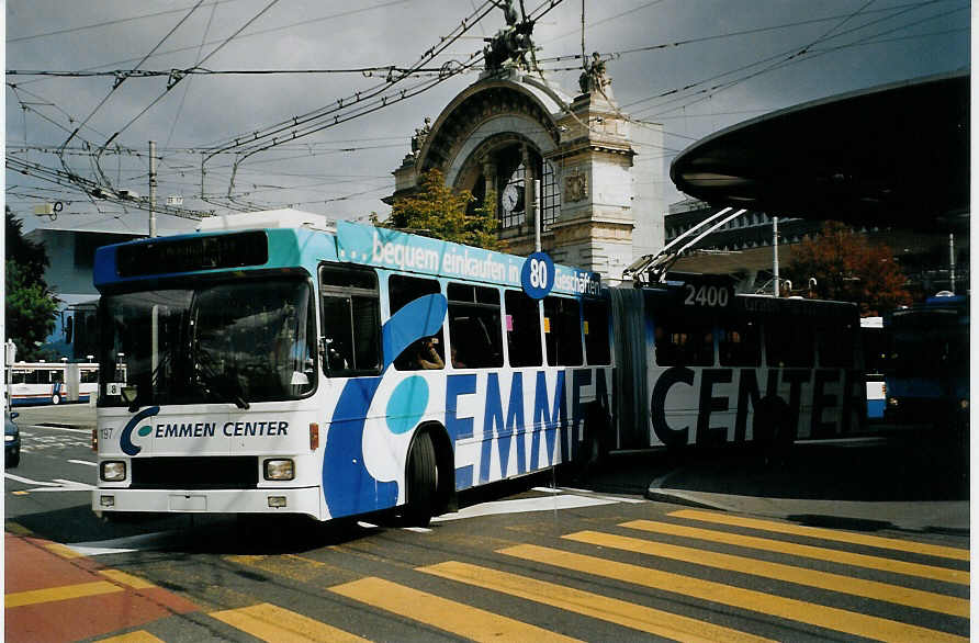 (078'532) - VBL Luzern - Nr. 197 - NAW/Hess Gelenktrolleybus am 11. Juli 2005 beim Bahnhof Luzern