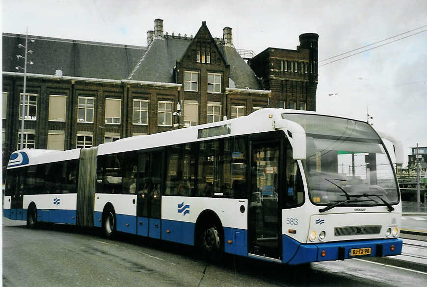 (078'705) - GVB Amsterdam - Nr. 583/BJ-TX-98 - Volvo/Berkhof am 20. Juli 2005 beim Bahnhof Amsterdam