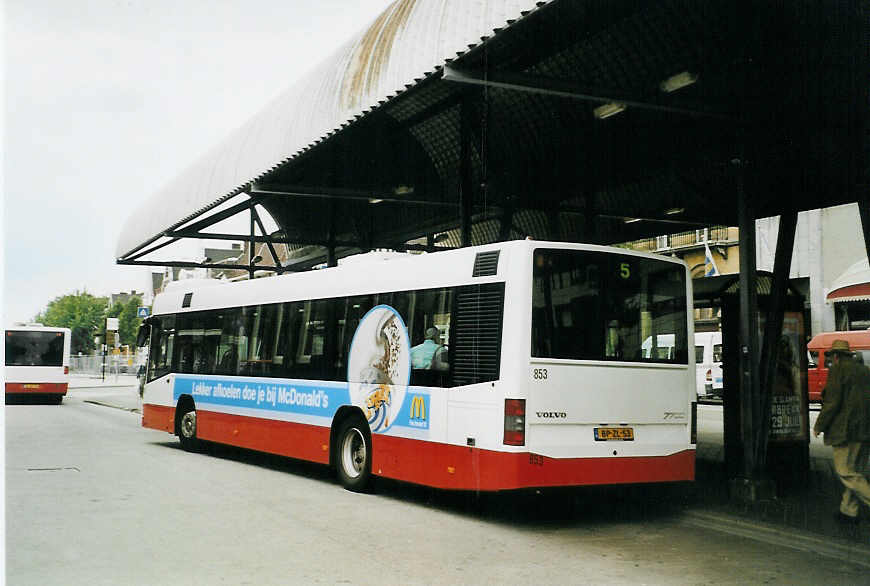 (079'034) - Stadsbus, Maastricht - Nr. 853/BP-ZL-53 - Volvo am 23. Juli 2005 beim Bahnhof Maastricht