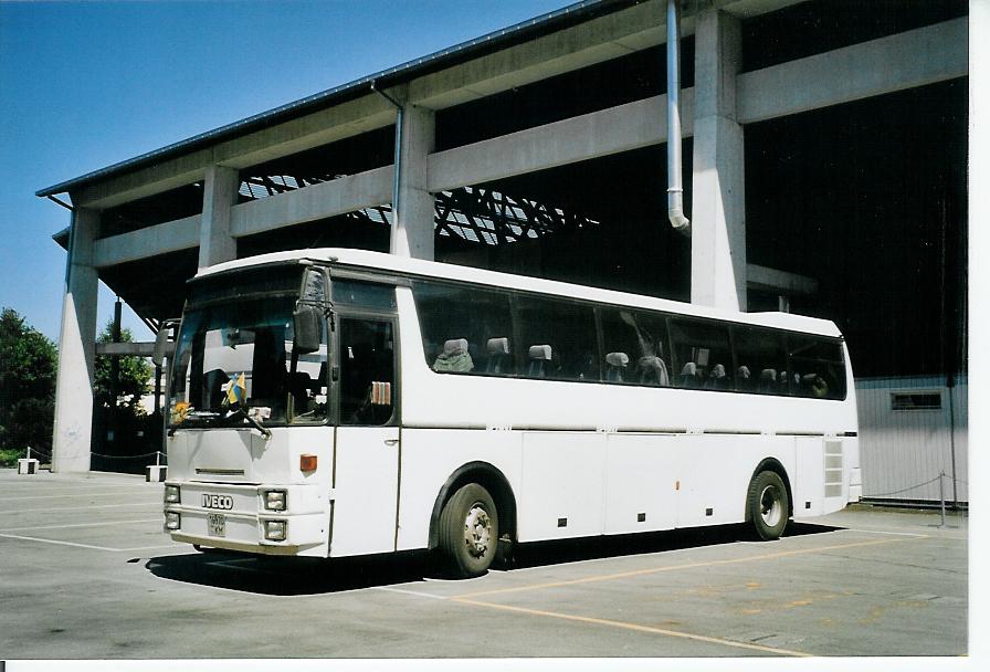 (079'335) - Aus der Ukraine: 16'970 KM - Iveco/Magirus am 9. August 2005 in Thun, Grabengut