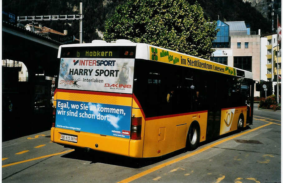 (080'524) - PostAuto Berner Oberland - BE 615'387 - MAN/Gppel (ex P 23'034) am 25. September 2005 beim Bahnhof Interlaken West