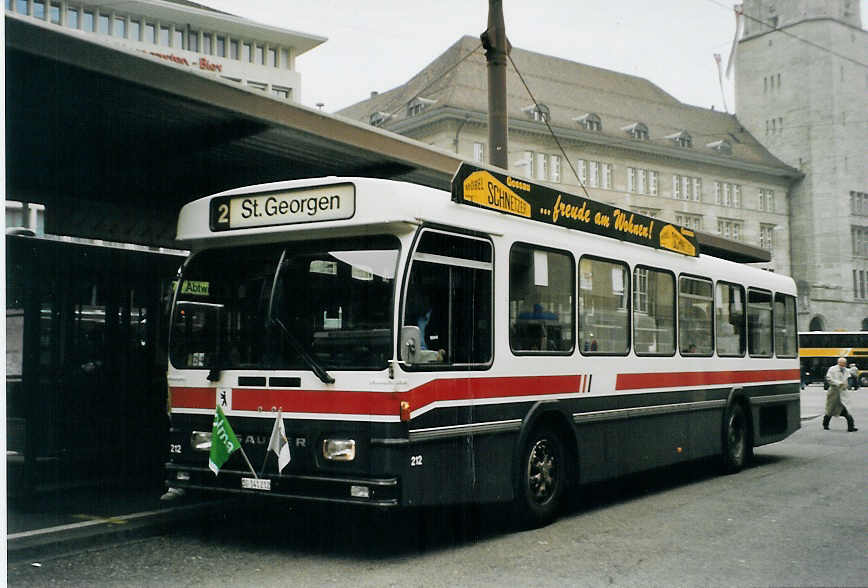 (080'823) - VBSG St. Gallen - Nr. 212/SG 141'212 - Saurer/Hess am 18. Oktober 2005 beim Bahnhof St. Gallen