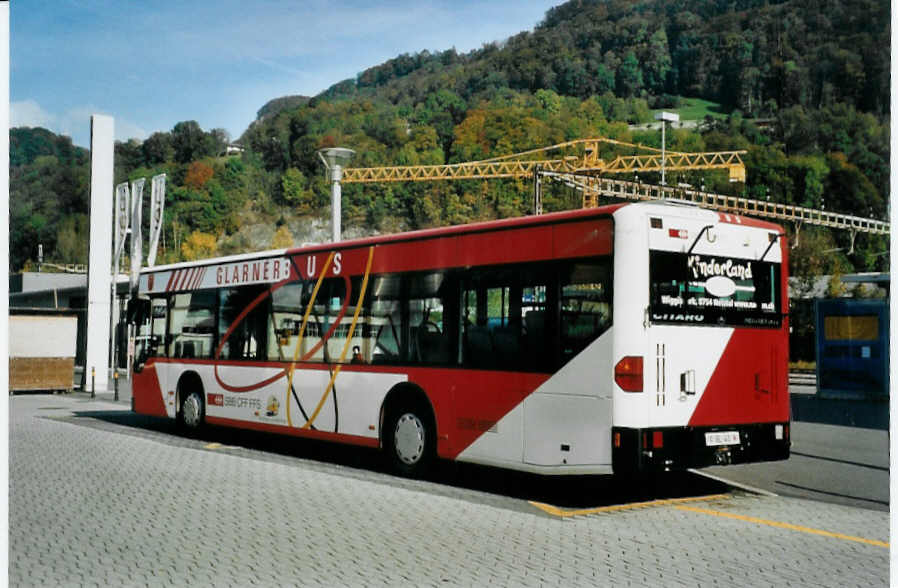 (081'208) - Niederer, Filzbach - Nr. 24/GL 41 - Mercedes am 20. Oktober 2005 beim Bahnhof Nfels-Mollis