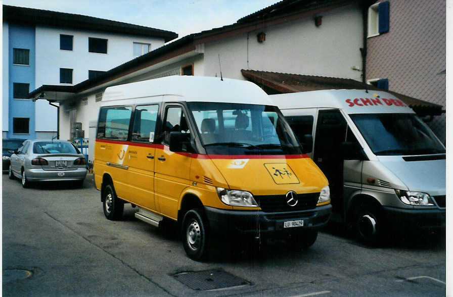 (081'221) - Schnider, Schpfheim - LU 90'429 - Mercedes am 21. Oktober 2005 in Schpfheim, Garage