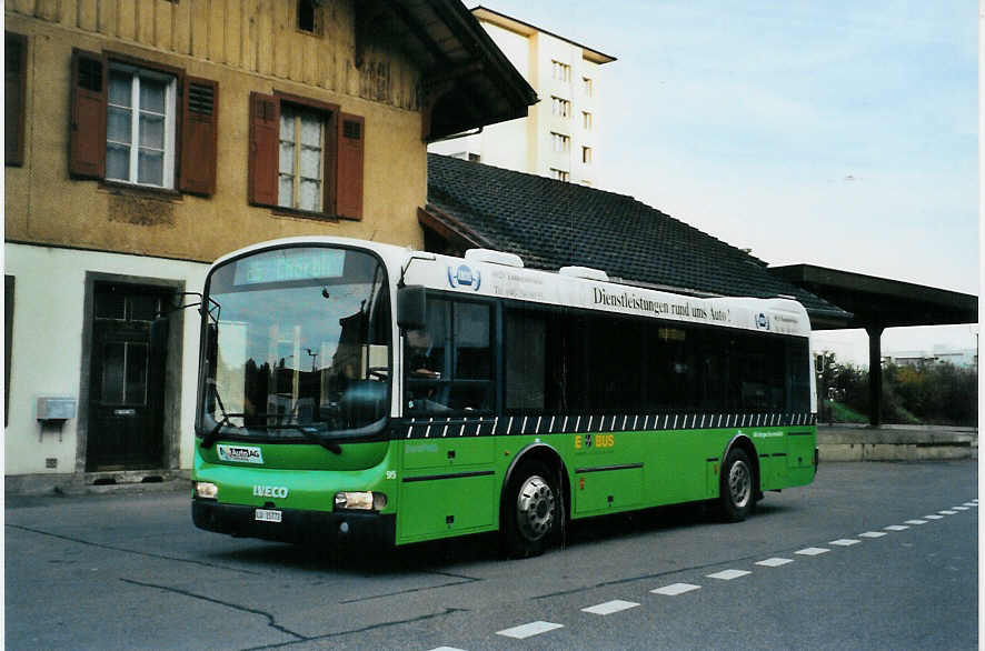 (081'224) - AAGR Rothenburg - Nr. 95/LU 15'772 - Iveco am 21. Oktober 2005 beim Bahnhof Littau