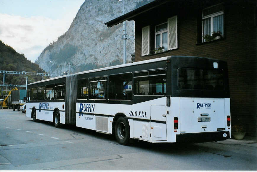 (081'318) - Ruffiner, Turtmann - VS 242'780 - Scania/FHS (ex VBSH Schaffhausen) am 21. Oktober 2005 beim Bahnhof Wimmis