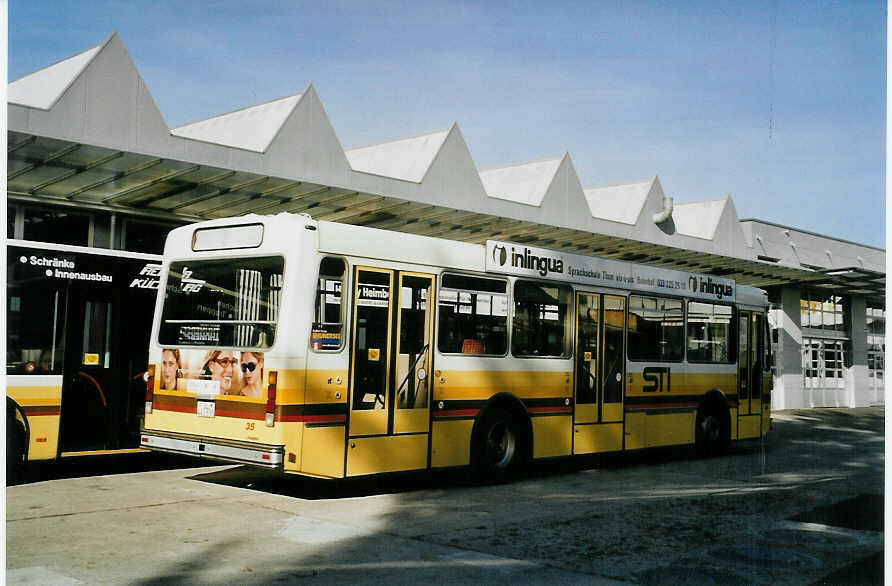 (081'528) - STI Thun - Nr. 35/BE 443'835 - Volvo/R&J (ex SAT Thun Nr. 35) am 20. November 2005 in Thun, Garage