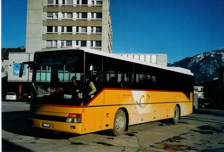 (081'924) - Lathion, Sion - Nr. 2/VS 70'848 - Setra (ex Rey, Ayent) am 18. Dezember 2005 beim Bahnhof Sion