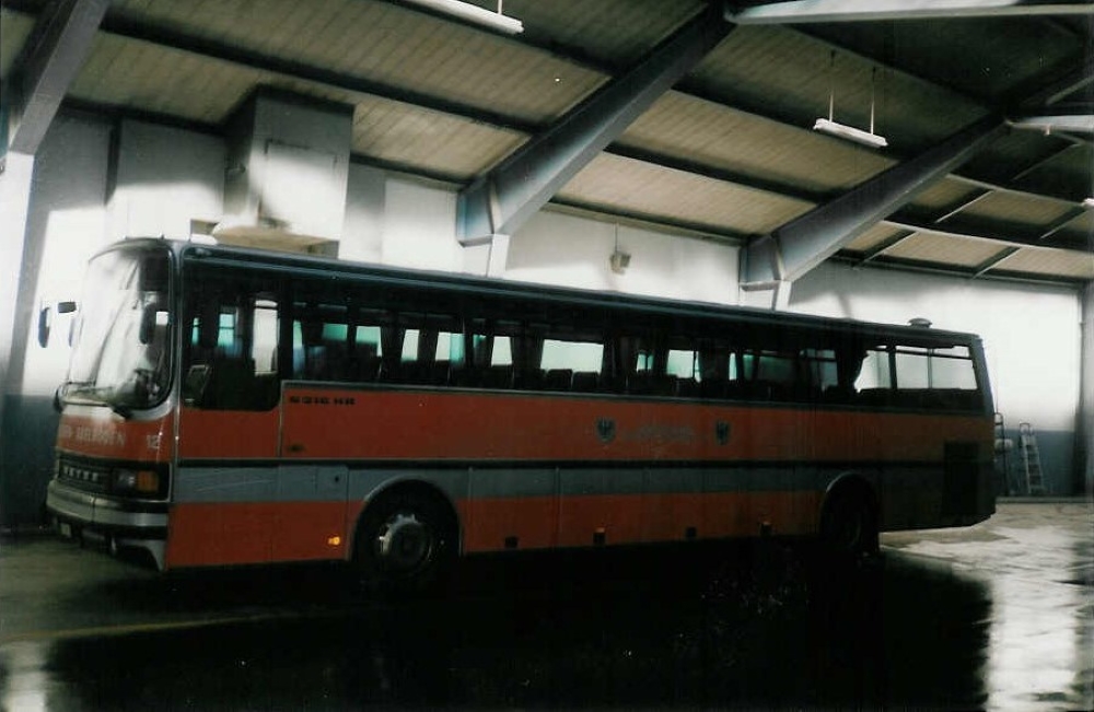 (010'214) - Aus dem Archiv: AFA Adelboden - Nr. 12/BE 336'700 - Setra am 30. Dezember 1993 im Autobahnhof Adelboden