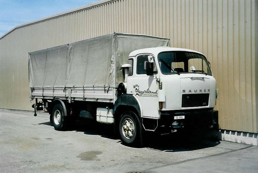 (047'705) - Aus dem Archiv: ZVB Zug - Nr. 160/ZG 492 - Saurer am 10. Juli 2001 in Zug, Garage