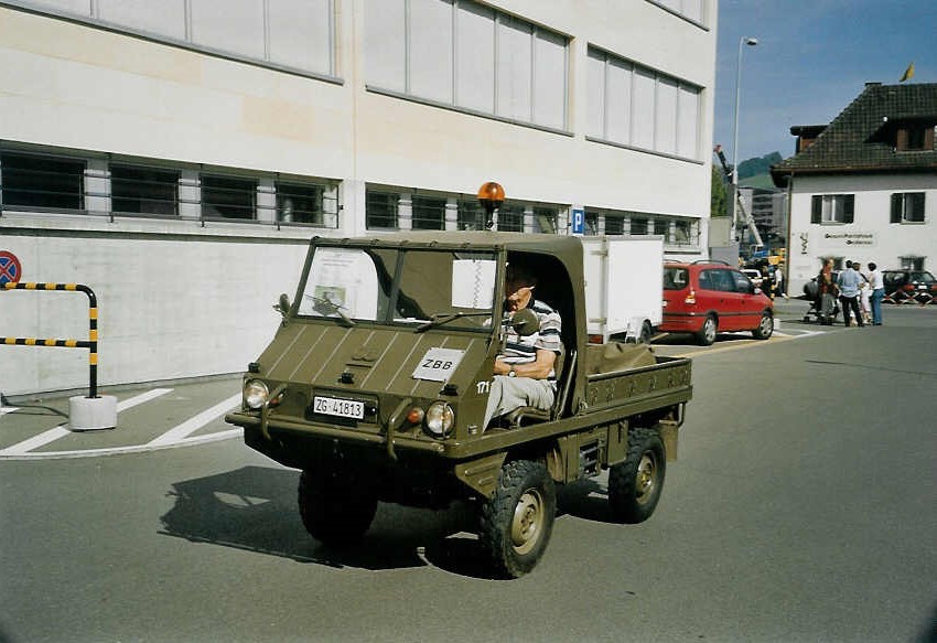 (070'934) - Aus dem Archiv: ZVB Zug - Nr. 171/ZG 41'813 - Steyr-Puch am 11. September 2004 in Zug, Garage