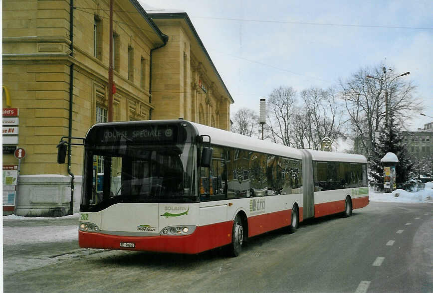 (082'201) - VR La Chaux-de-Fonds - Nr. 262/NE 90'262 - Solaris am 28. Dezember 2005 beim Bahnhof La Chaux-de-Fonds