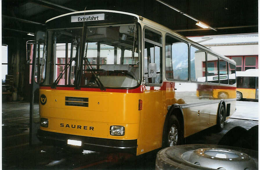 (082'421) - AVG Meiringen - BE 607'481 - Saurer/R&J (ex PostAuto Berner Oberland; ex P 24'357) am 3. Januar 2006 in Interlaken, Postgarage