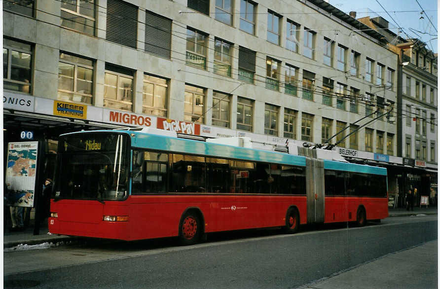 (082'509) - VB Biel - Nr. 83 - NAW/Hess Gelenktrolleybus am 6. Januar 2006 in Biel, Guisanplatz