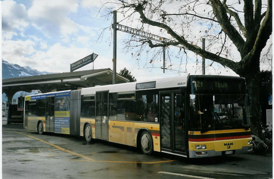 (082'711) - STI Thun - Nr. 88/BE 572'088 - MAN am 22. Januar 2006 beim Bahnhof Interlaken West