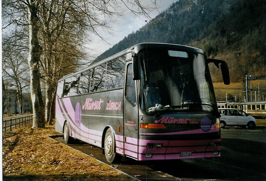 (082'720) - Mrset, Zrich - ZH 475'164 - Bova am 22. Januar 2006 beim Bahnhof Interlaken Ost