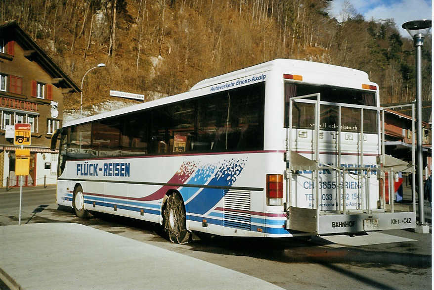 (082'801) - Flck, Brienz - BE 156'358 - Setra am 22. Januar 2006 beim Bahnhof Brienz