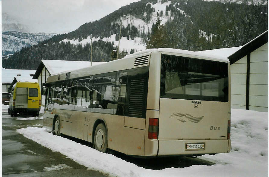 (083'217) - AFA Adelboden - Nr. 55/BE 611'030 - MAN/Gppel (ex Matt, FL-Mauren Nr. 66) am 19. Februar 2006 in Lenk, Gutenbrunnenstrasse