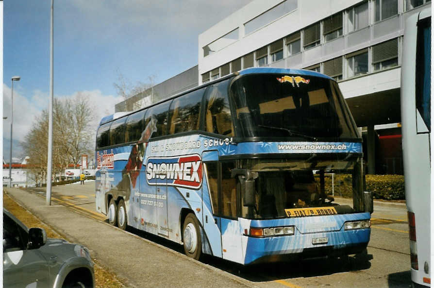 (083'615) - Dupraz, Genve - GE 96'067 - Neoplan am 6. Mrz 2006 in Genve, Palexpo