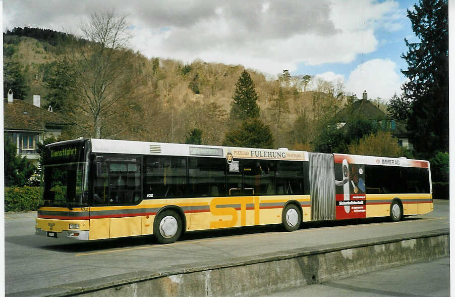 (084'204) - STI Thun - Nr. 102/BE 577'102 - MAN am 3. April 2006 bei der Schifflndte Thun