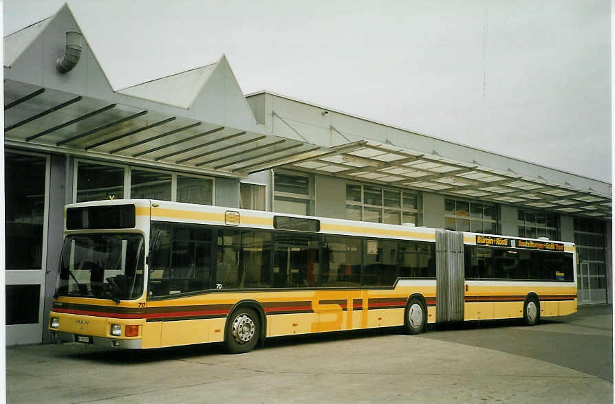 (084'232) - STI Thun - Nr. 70/BE 389'670 - MAN am 15. April 2006 in Thun, Garage