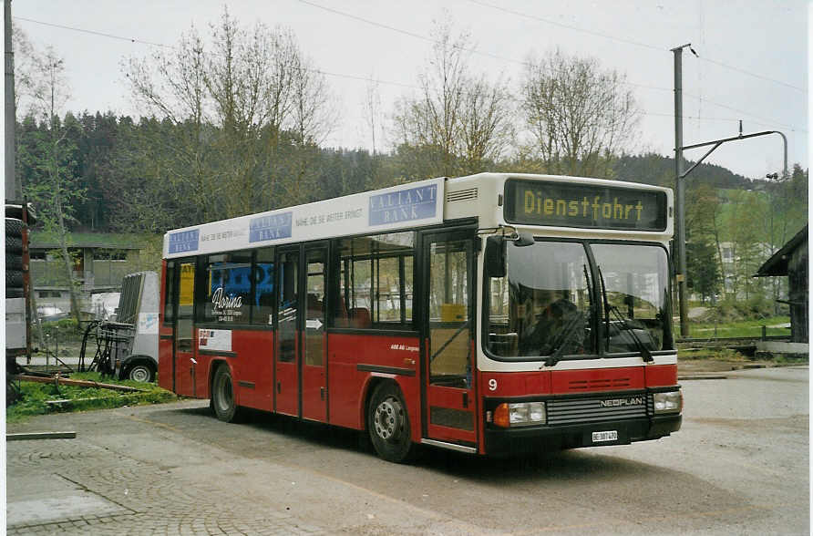 (084'602) - AOE Langnau - Nr. 9/BE 387'470 - Neoplan am 1. Mai 2006 in Langnau, Garage