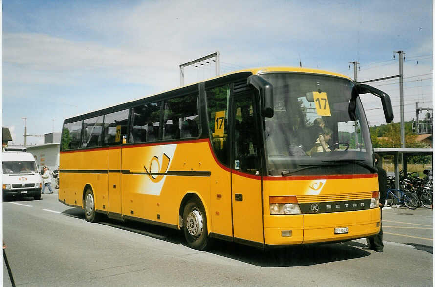 (084'936) - Moser, Teuffenthal - BE 336'192 - Setra (ex AutoPostale Ticino-Moesano; ex P 26'001; ex Barenco, Faido) am 13. Mai 2006 beim Bahnhof Aarberg