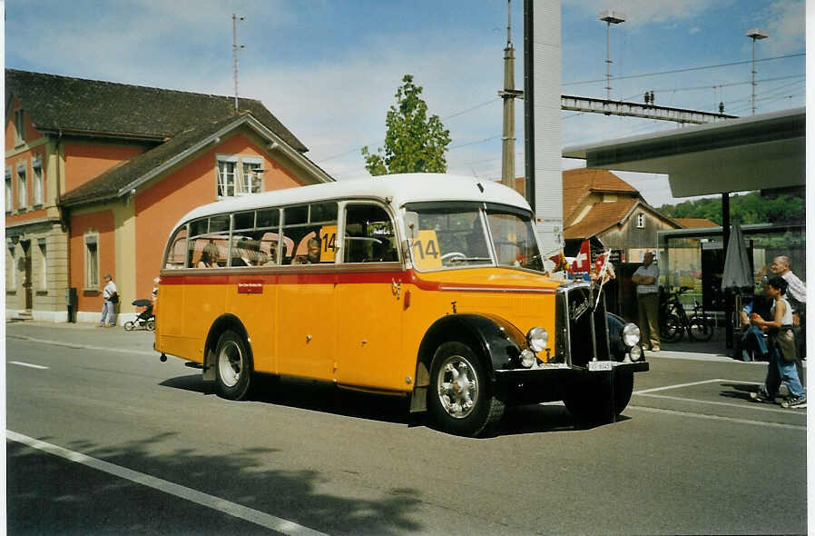 (085'018) - Suter, Savise - VS 6045 - Saurer/Lauber (ex Humbert-Droz, Lignires; ex P 21'016; ex Pache+Helfer, Colombier) am 13. Mai 2006 beim Bahnhof Aarberg