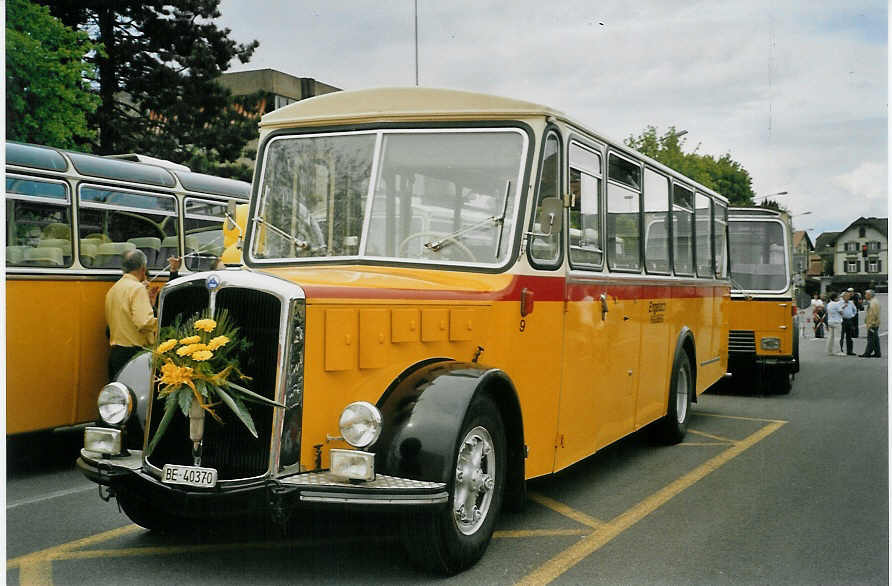 (085'029) - Engeloch, Riggisberg - Nr. 9/BE 40'370 - Saurer/R&J (ex Nr. 2) am 13. Mai 2006 beim Bahnhof Aarberg