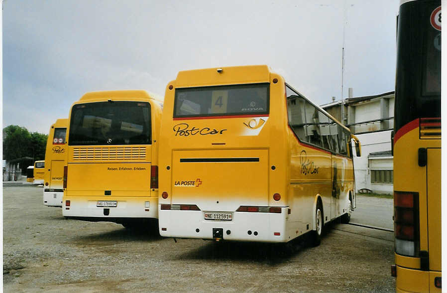 (085'113) - CarPostal Ouest - NE 112'591 - Bova (ex P 26'031) am 13. Mai 2006 in Aarberg, Galva-Areal