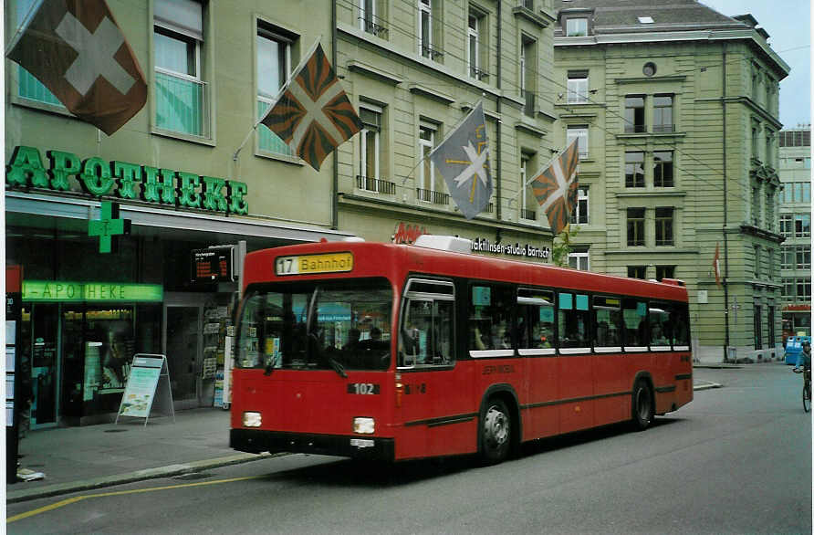 (085'525) - Bernmobil, Bern - Nr. 102/BE 500'102 - Volvo/R&J am 22. Mai 2006 in Bern, Hirschengraben