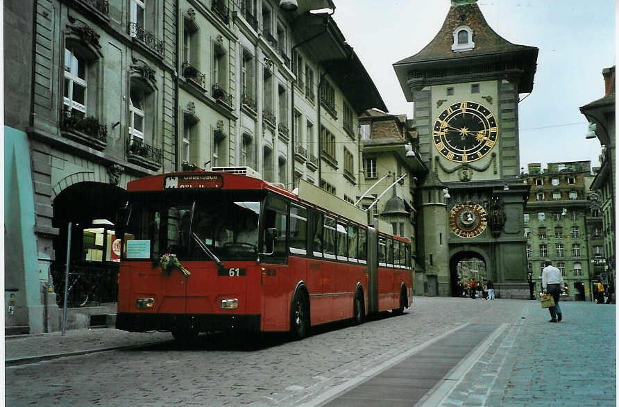(085'729) - Bernmobil, Bern - Nr. 61 - FBW/Hess Gelenktrolleybus am 28. Mai 2006 in Bern, Zytglogge