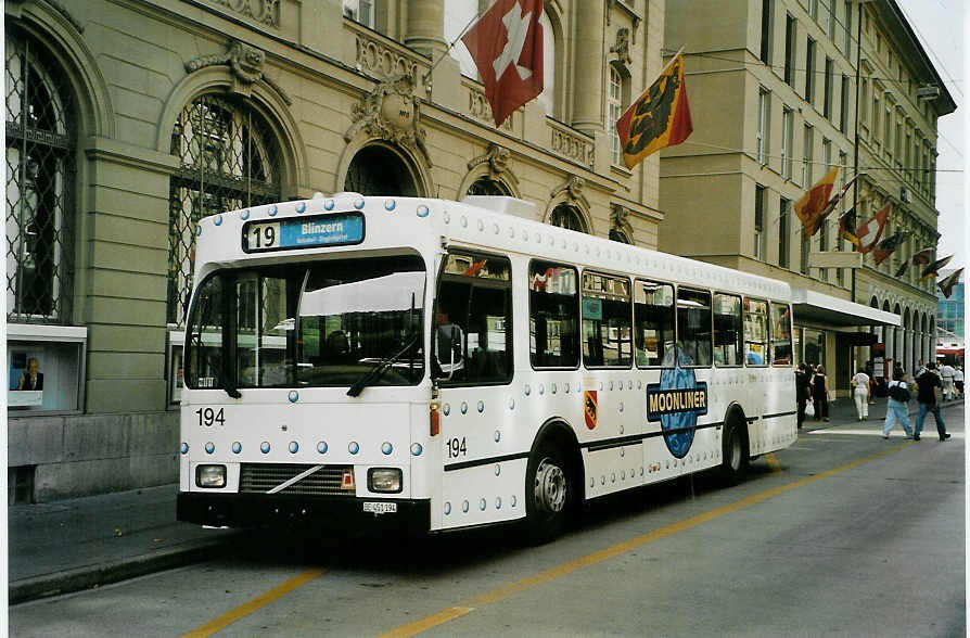 (086'223) - Bernmobil, Bern - Nr. 194/BE 451'194 - Volvo/R&J am 16. Juni 2006 beim Bahnhof Bern