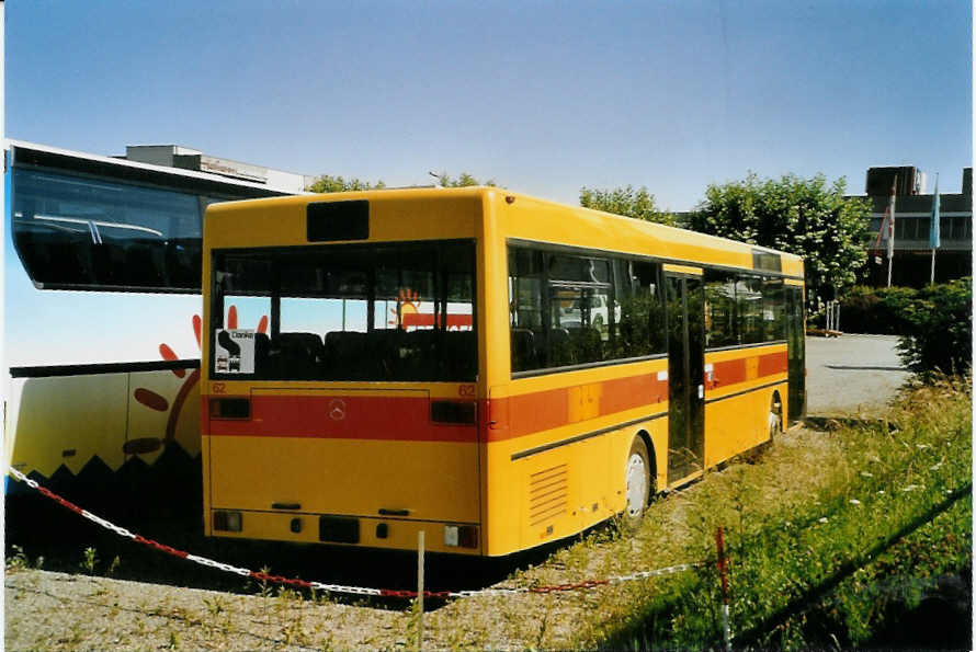 (086'329) - BLT Oberwil - Nr. 62 - Mercedes am 18. Juni 2006 in Kloten, EvoBus