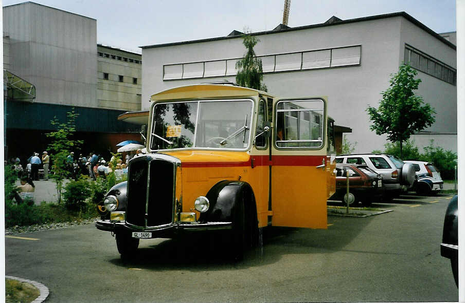 (087'003) - Biegger, Uster - Nr. 10/GL 1490 - Saurer/R&J (ex Sidler, Sempach) am 25. Juni 2006 in Bern, Museum fr Kommunikation