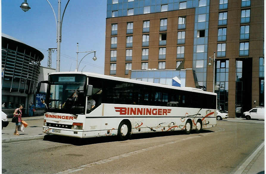 (087'408) - Binninger, Vrstetten - EM-BK 52 - Setra am 24. Juli 2006 beim Bahnhof Freiburg