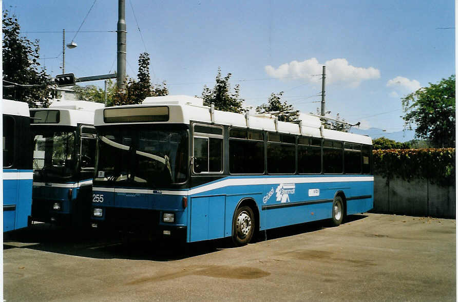 (087'509) - VBL Luzern - Nr. 255 - NAW/R&J-Hess Trolleybus am 25. Juli 2006 in Luzern, Swisscom