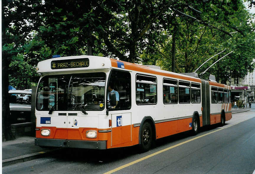 (087'735) - TL Lausanne - Nr. 886 - Saurer/Hess Gelenktrolleybus (ex TPG Genve Nr. 657) am 26. Juli 2006 in Lausanne, Tunnel