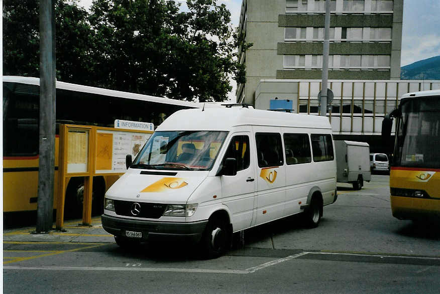 (087'915) - Buchard, Leytron - VS 146'067 - Mercedes am 26. Juli 2006 beim Bahnhof Sion