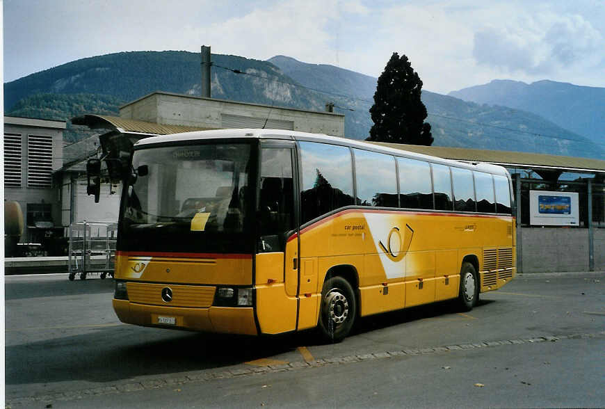 (088'000) - Epiney, Ayer - VS 127'372 - Mercedes am 26. Juli 2006 beim Bahnhof Sierre