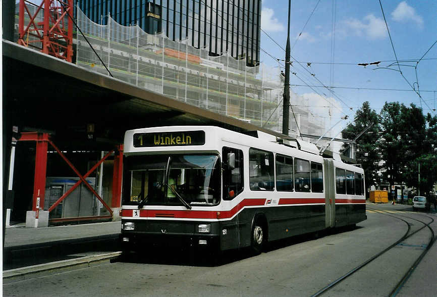 (088'137) - VBSG St. Gallen - Nr. 151 - NAW/Hess Gelenktrolleybus am 28. Juli 2006 beim Bahnhof St. Gallen