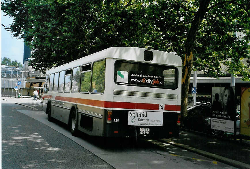 (088'203) - VBSG St. Gallen - Nr. 220/SG 141'220 - Saurer/Hess am 28. Juli 2006 beim Bahnhof St. Gallen