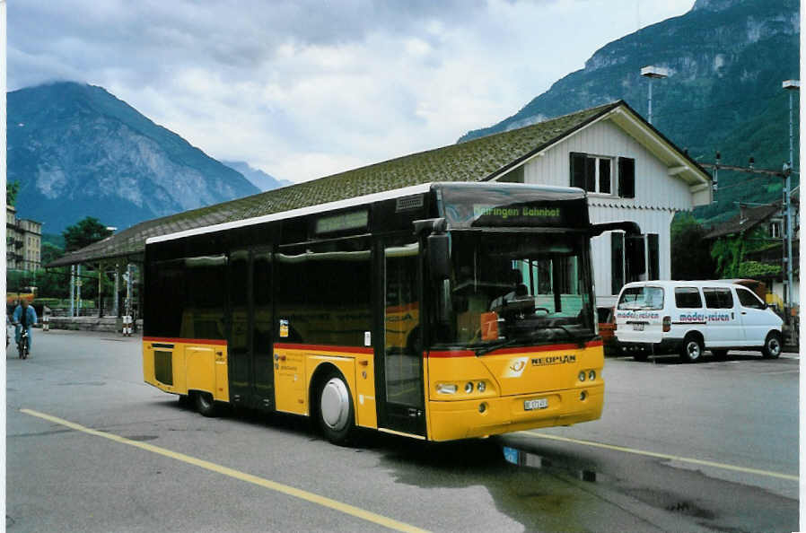 (088'415) - AVG Meiringen - BE 171'453 - Neoplan (ex Selfors, Meiringen) am 2. August 2006 in Meiringen, Postautostation