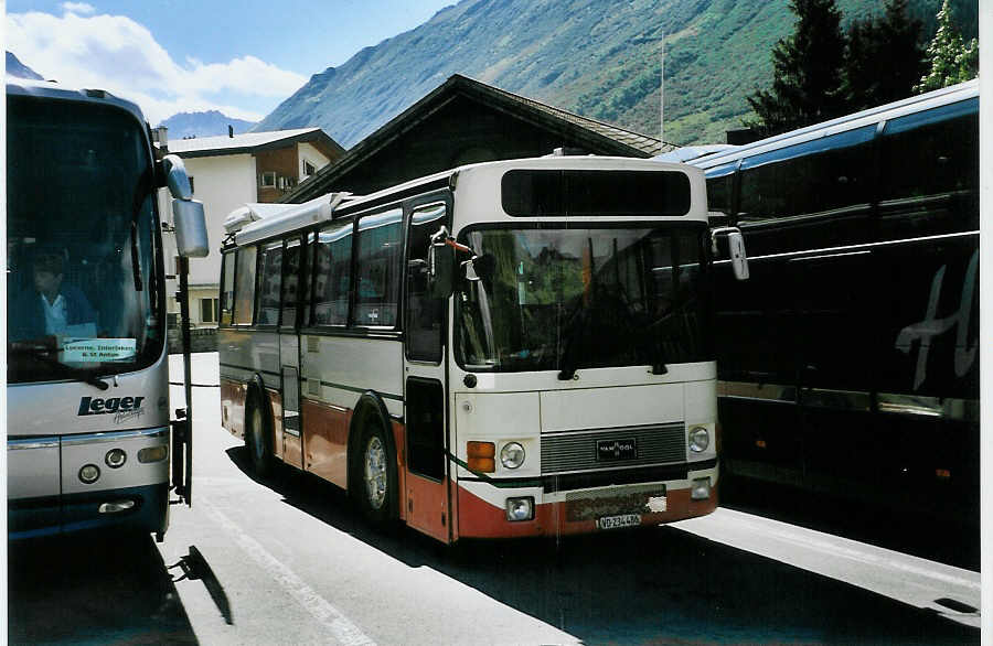 (088'427) - ??? - VD 234'486 - Van Hool am 2. August 2006 beim Bahnhof Andermatt