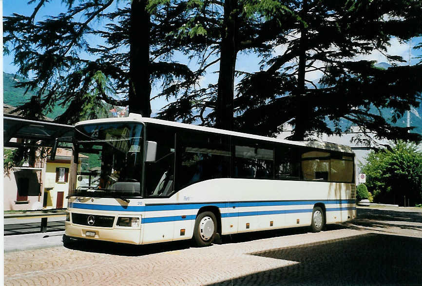 (088'501) - FART Locarno - Nr. 20/TI 128'920 - Mercedes am 2. August 2006 beim Bahnhof Bellinzona